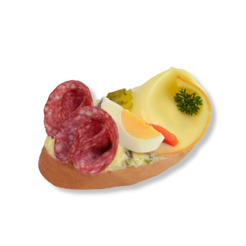 Chlebíček s turistou a uzeným sýrem 90g (karton 18ks)